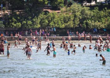 NOVI EKSTREM U SPLITU More gotovo vruće: Temperatura dosegnula kolovoški rekord!
