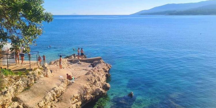 Na popularnoj plaži na našem otoku otkrivena bakterija: Do daljnjega se ne preporučuje kupanje