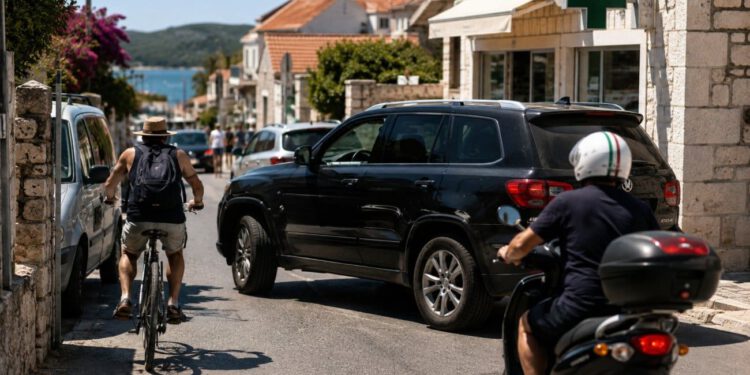 “Ne možemo poletjeti niti imamo leteći tepih”: Biciklist doživio neugodnu situaciju u Dalmaciji