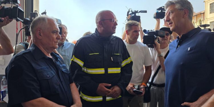 OGLASIO SE ŽUPAN Na omiškom području proglašena prirodna nepogoda, a evo i zašto usred vatrene stihije nije aktiviran SRUUK