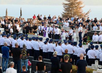 Omiš se oprostio od Drage Lelasa, vatrogasca koji je 60 godina posvetio službi