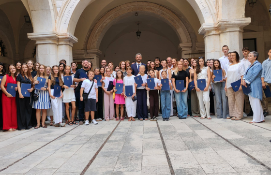 Oni su naš ponos! Grad dodijelio nagrade mladima za izvrsne rezultate na natjecanjima (FOTO)