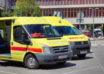 PROMETNA NESREĆA NA TROGIRSKOJ ZAOBILAZNICI: Pao motocikl, dvije osobe prevezene u bolnicu