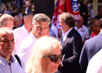Plenković o ilegalnom otpadu u Gospiću: „Svi koji su odgovorni morat će odgovarati“