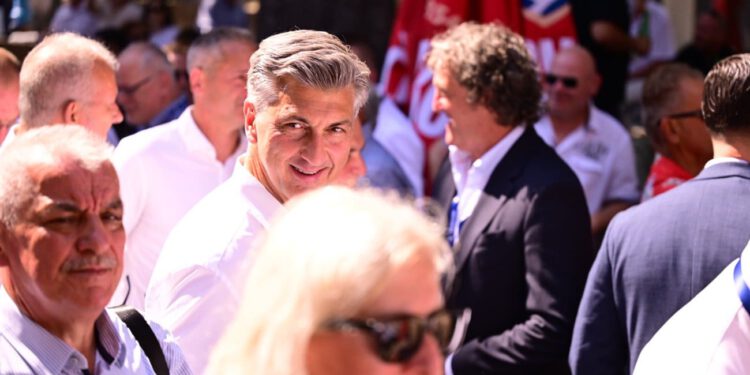 Plenković o ilegalnom otpadu u Gospiću: „Svi koji su odgovorni morat će odgovarati“