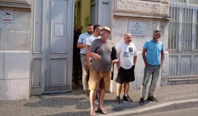 Pušteni privedeni s Uborka, građani ih dočekali ispred Suda
