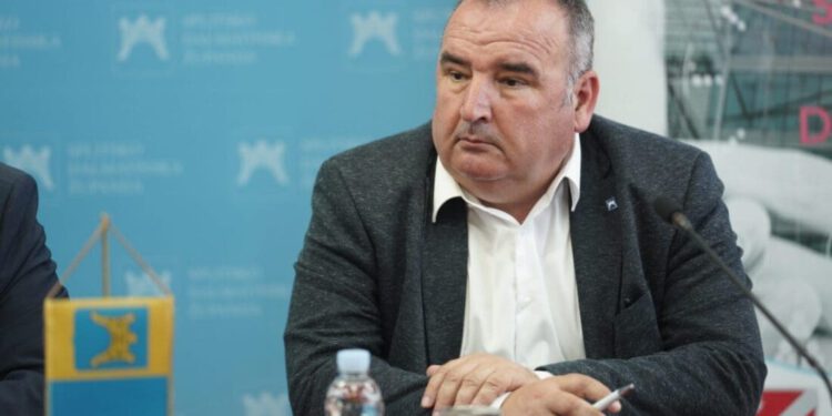 SJAJNE VIJESTI IZ OMIŠA Posljednje kućanstvo večeras priključeno na struju. Gabrić otkrio što slijedi idućih dana