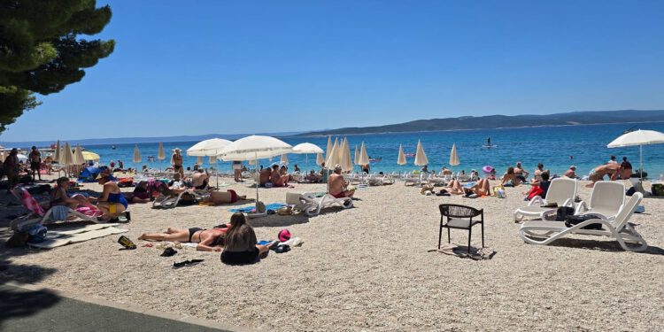 SUNČANO I VRUĆE Temperature do 36 °C, uz blagi vjetar i mirno more