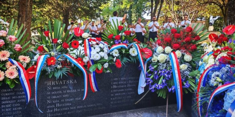 Sinj obilježio Dan pobjede i Dan hrvatskih branitelja: “Neka im je vječna hvala i slava”
