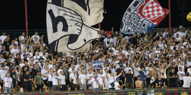 Sportske novosti – Navijači stigli bodriti Hajduk iz svih dijelova Hrvatske, na tribinama i jedno poznato ime: ‘Bio sam nedavno u Žilini…’