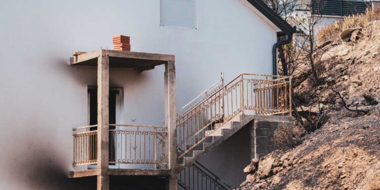 Stigla vijest koju je čekalo 2.200 ljudi kod Omiša: Struja vraćena svima, razmjeri štete su golemi