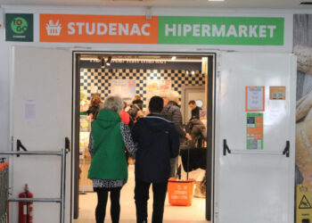 Studenac donirao više od pola tone hrane i gotovo pet tisuća litara vode na požarišta u Omišu, Potomju i Pučišćima