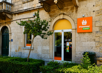 Studenac renovirao butigu u Nikole Tesle 6 i povodom ponovnog otvorenja poklanja kupcima 10% popusta na spenzu
