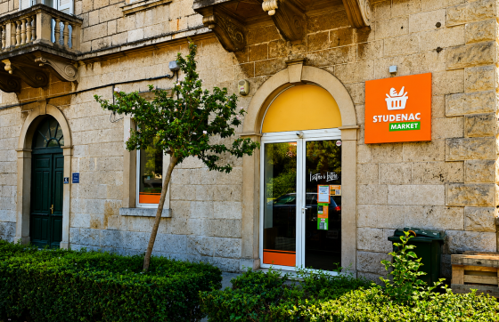 Studenac renovirao butigu u Nikole Tesle 6 i povodom ponovnog otvorenja poklanja kupcima 10% popusta na spenzu