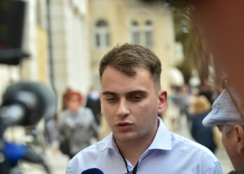 Sud mladiću zbog ZDS i još nekih prekršaja opalio brutalnu kaznu: Prosvjed bi ga mogao žestoko koštati