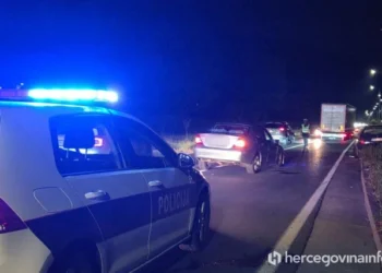 Sudar Mercedesa i Golfa na M-17 u Vrapčićima, jedna osoba ozlijeđena