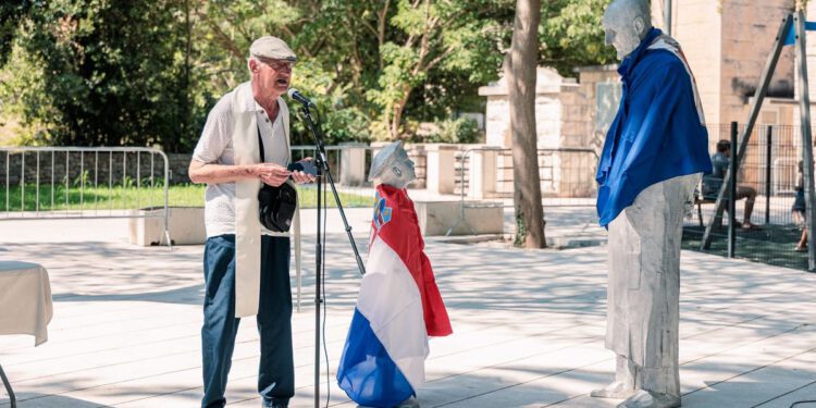 Sutivan dobio spomenik posvećen bračkom iseljeništvu i dr. Antoniju Rendiću Ivanoviću