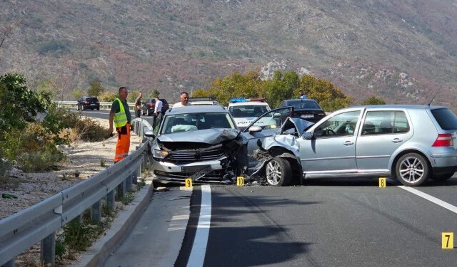 Teška prometna nesreća na cesti Neum – Stolac, dvije osobe prevezene u Mostar