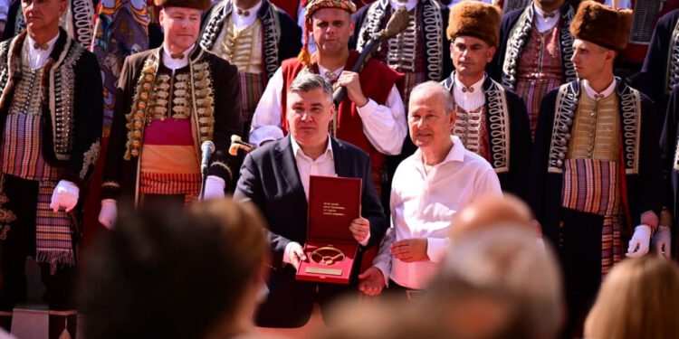 U Sinju održan tradicionalni vojvodin prijem: Milanoviću uručena zlatna plaketa Alke