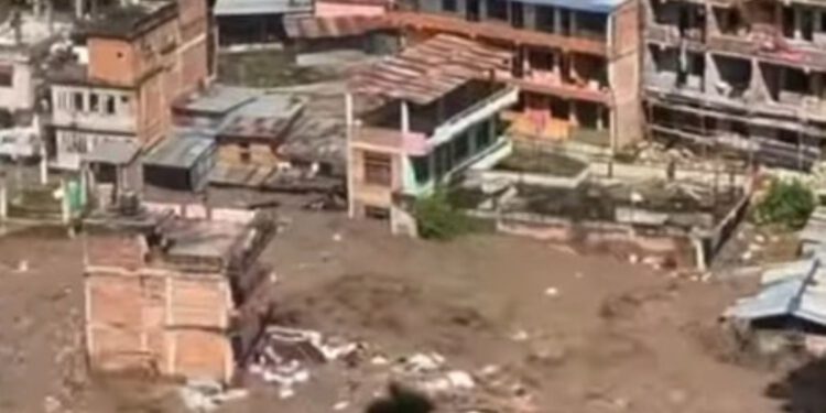 U apokaliptičnoj poplavi u Aziji poginulo više od stotinu hodočasnika, nestale tisuće ljudi
