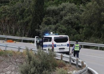 U prometnoj nesreći na Ratcu teže ozlijeđeno dvoje maloljetnika: Državljanin Kosova zbog umora zaspao i prešao na suprotnu kolničku traku
