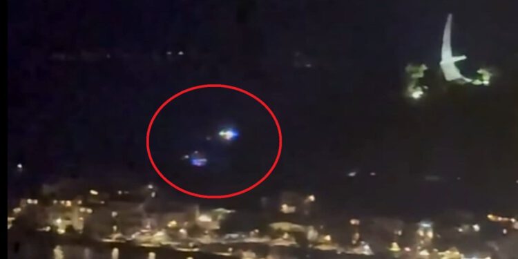 VIDEO Alarm na Makarskoj rivijeri: Ispaljene najmanje četiri signalne rakete, vatrogasci dignuti na noge