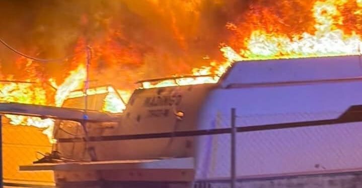 VIDEO: BUKTINJA NA PAGU: Dok su otočani spavali, u suhoj marini u Novalji izgorjeli brodovi
