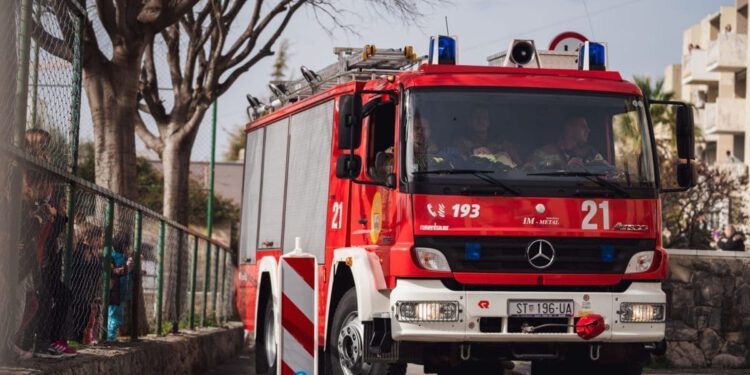 VIDEO Požar u Kaštelima: Izgorjela trafostanica, tri naselja ostala bez struje