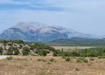 Vatrogasci i dalje saniraju požarište na Pelješcu i kod Omiša, na Dinari i dalje aktivno!