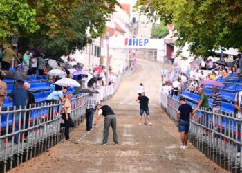 Veliko nevrijeme zahvatilo sinjsko područje. Pogledajte kako izgleda trkalište