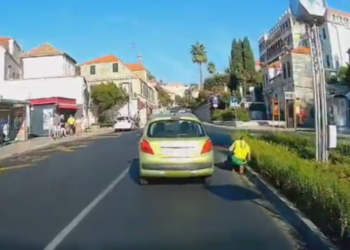 Vozačica automobilom vrludala po putu, umalo udarila djelatnika ‘Vrtlara’ (VIDEO)
