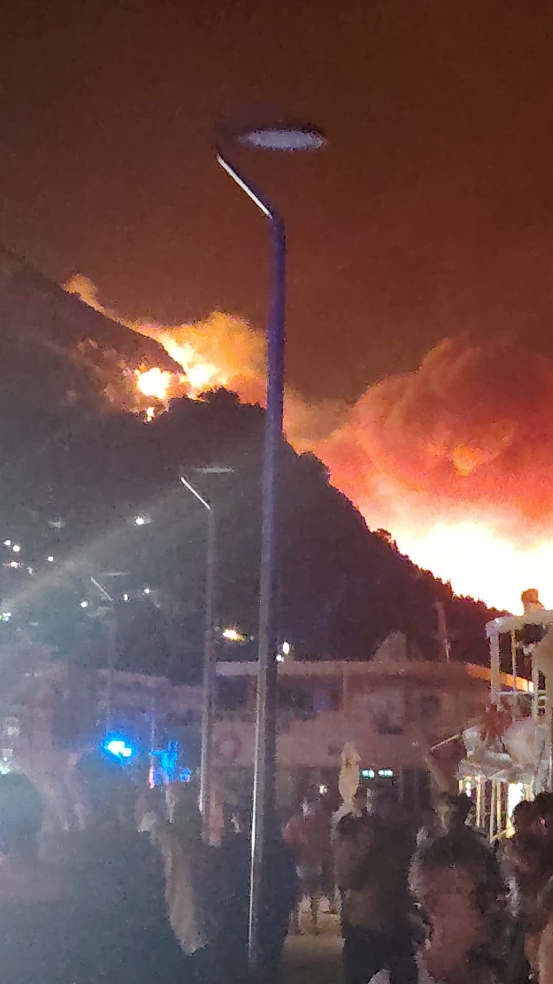 SPALJENA ZEMLJA Ovako jutros izgleda zgarište iznad Omiša: "Jedan od najtežih požara u povijesti Hrvatske, postoji mogućnost da na požarištu ima stradalih"