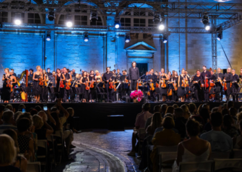 Zagrebačka filharmonija i Dawid Runtz pred Katedralom priredili koncert za pamćenje