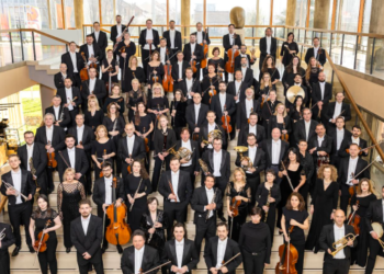 Zagrebačka filharmonija pod ravnanjem Dawida Runtza sutra pred Katedralom