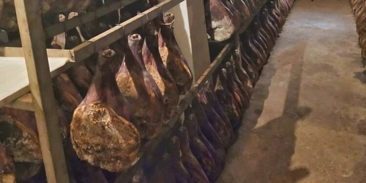 Zaplijenjeno 1.000 pršuta! Istražuje se gdje su se prodavali proizvodi iz drniške pršutane