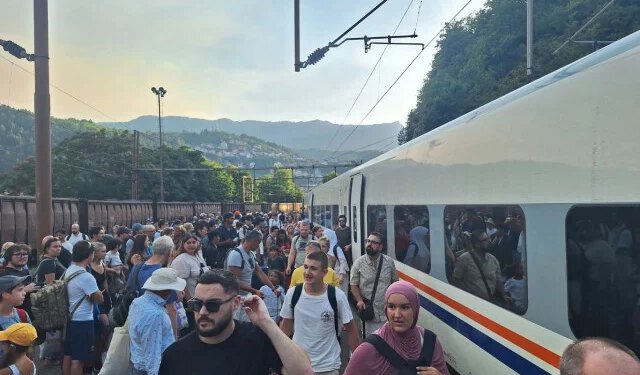 Zaustavljen vlak kod Konjica, prekinut promet između Ploča i Sarajeva