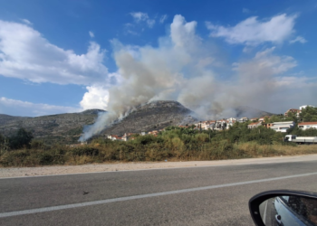 Zbog požara zatvoren promet na magistralnoj cesti Trebinje – Ivanica