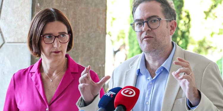 Marijana Puljak žestoko udarila po Vladi: “Troše kao pijani milijarderi! Za stranačke kadrove imaju pola milijarde eura, a za škole nema”