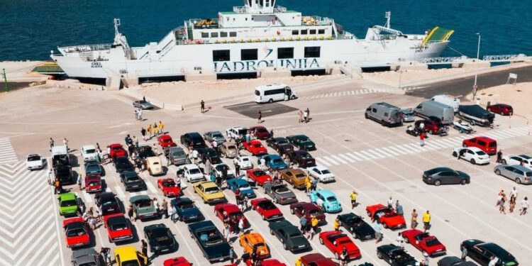 25 godina automobilske čarolije: Stotinjak oldtimera pretvara Zadar u muzej na kotačima