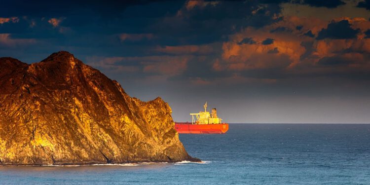 Amerikanci raketama zasuli iranski tanker kod strateškog otoka Harg?