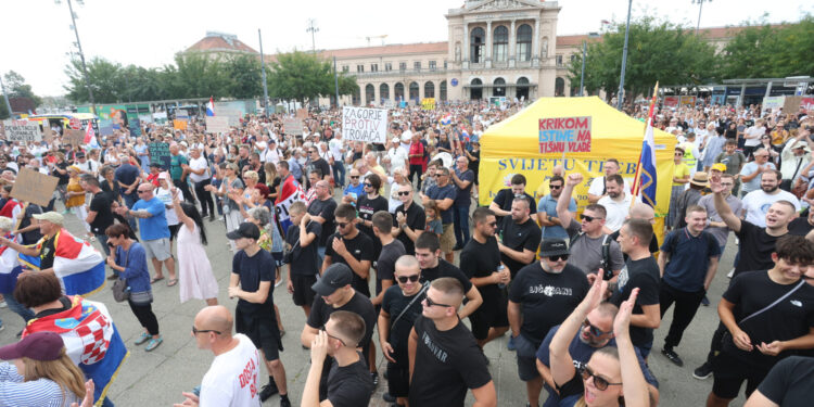 Branitelj: ‘Ovdje smo došli u crnim majicama da nam Možemo ne uzme prosvjed’