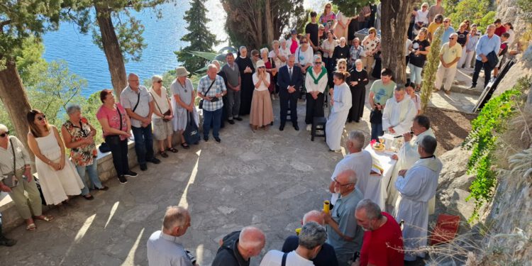 Brojni vjernici okupili se kod sv. Jere na Marjanu: „Današnjoj civilizaciji nedostaje pustinja“