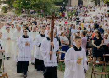 Brojni vjernici okupili se u Vepricu na uočnicu Male Gospe: “Nitko od nas nije nebitan”
