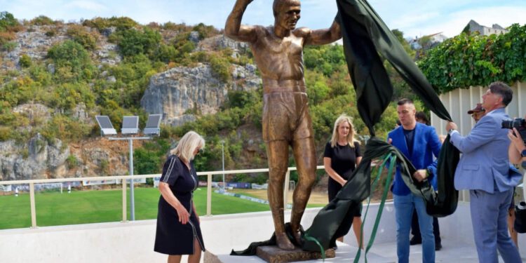 FOTO Mate Parlov dobio spomenik u Imotskom: Velikan hrvatskog sporta vraća se tamo gdje je sve počelo