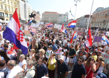 Gospićanka Željka poslala poruku: ‘Umirem od straha da će moja djeca umirati u mukama’