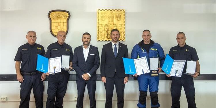 Gradonačelnik Tomislav Šuta uručio policijskim službenicima „Medalje Grada Splita“