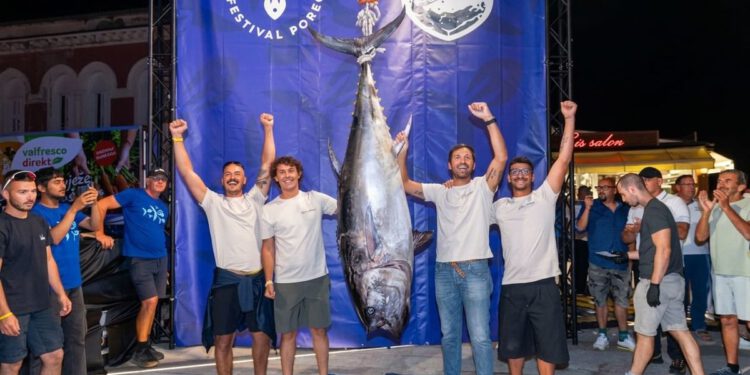 Grdosija od 160 kg izvučena kod Poreča! Pao najveći ulov godine u Hrvatskoj, borba na TunIstri na samom usijanju!