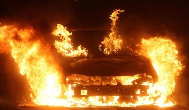 HNŽ i ŽZH: Izgorjela dva automobila