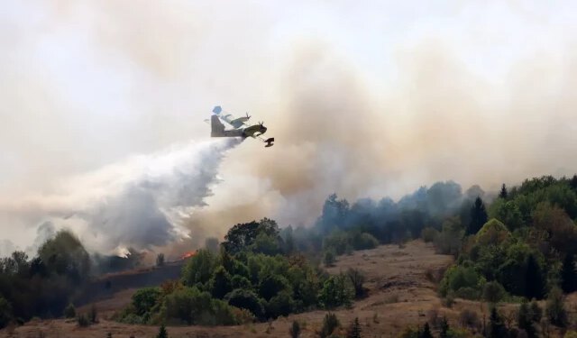 Hrvatska danas poslala dva kanadera nad požarište u Prozor-Rami