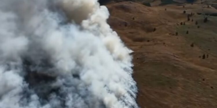 Hrvatska šalje dva kanadera u Hercegovinu, vatrena stihija guta sve pred sobom